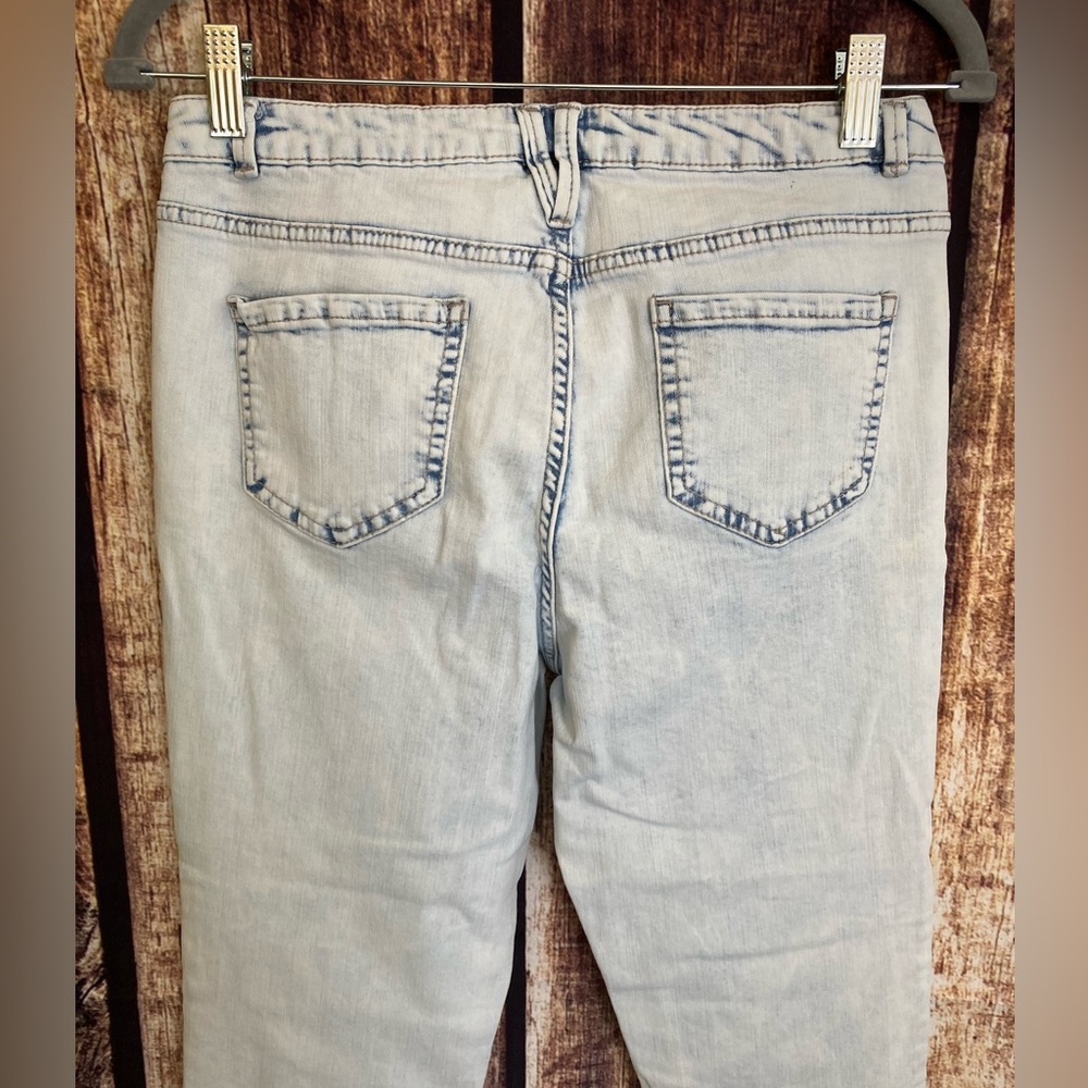 BLUE SPICE | Women’s Light Wash High Rise Skinny Jeans - Picture 4 of 8